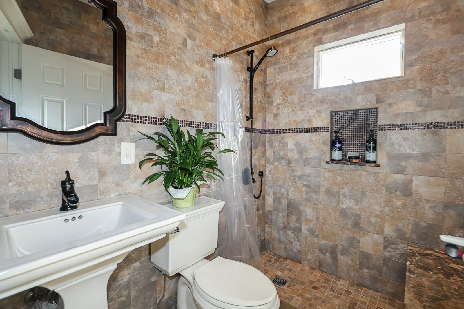 35 Francis Terr, Glen Cove 21-min